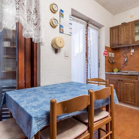 2 Bedroom Nice Apartment In Jablanac Exteriér fotografie